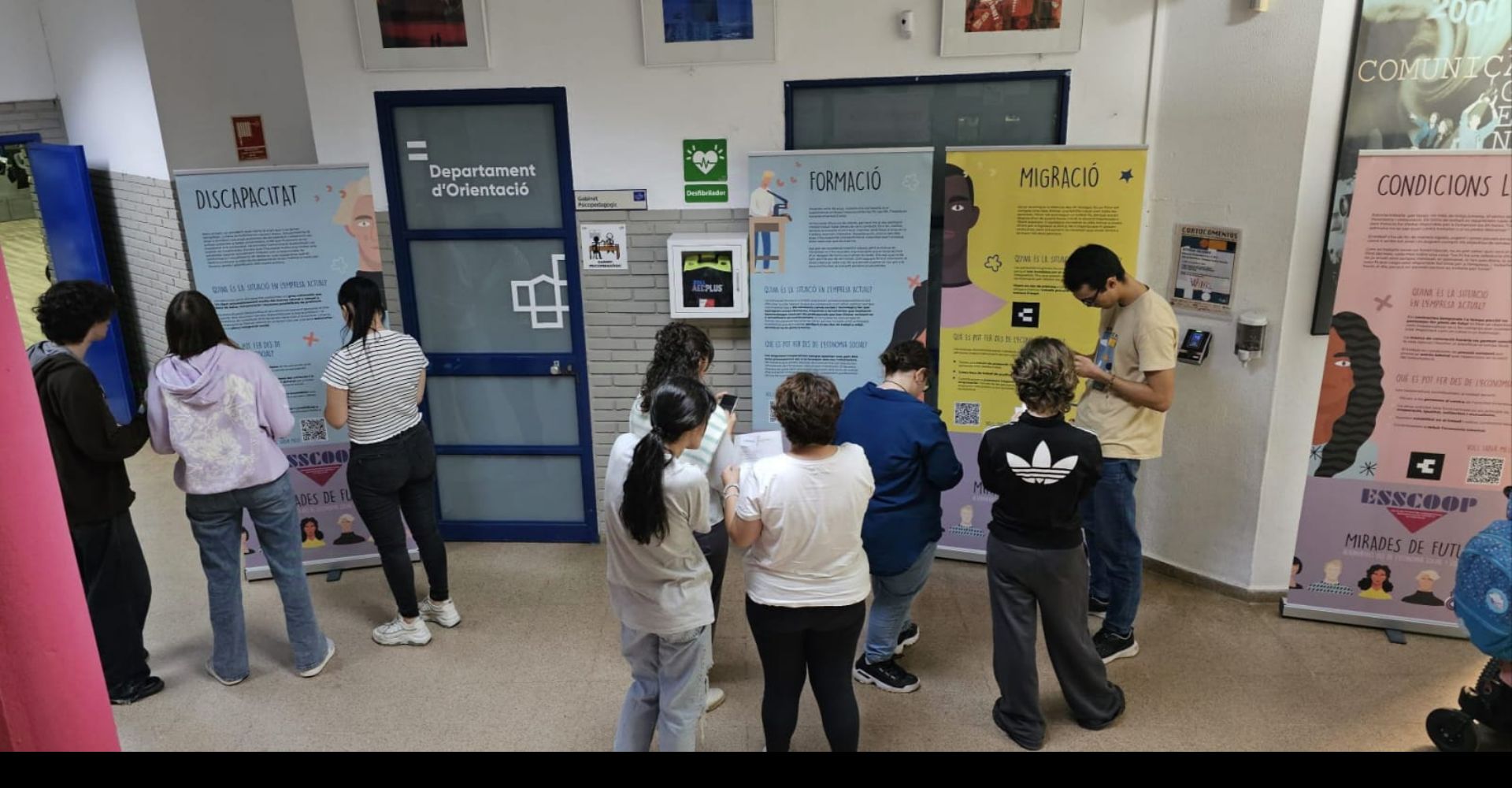 El Centro cooperativo Comenius disfruta de la exposición "Miradas de Futuro" sobre Economía Social y Solidaria